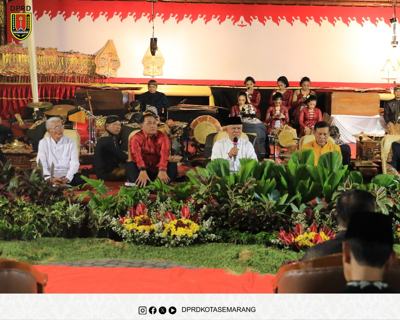 Image Berita Anggota DPRD Kota Semarang, Kusrin dan Anang Budi Utomo, menghadiri kegiatan penyambutan Tahun Baru Islam 1 Muharram 1448 Hijriah 3