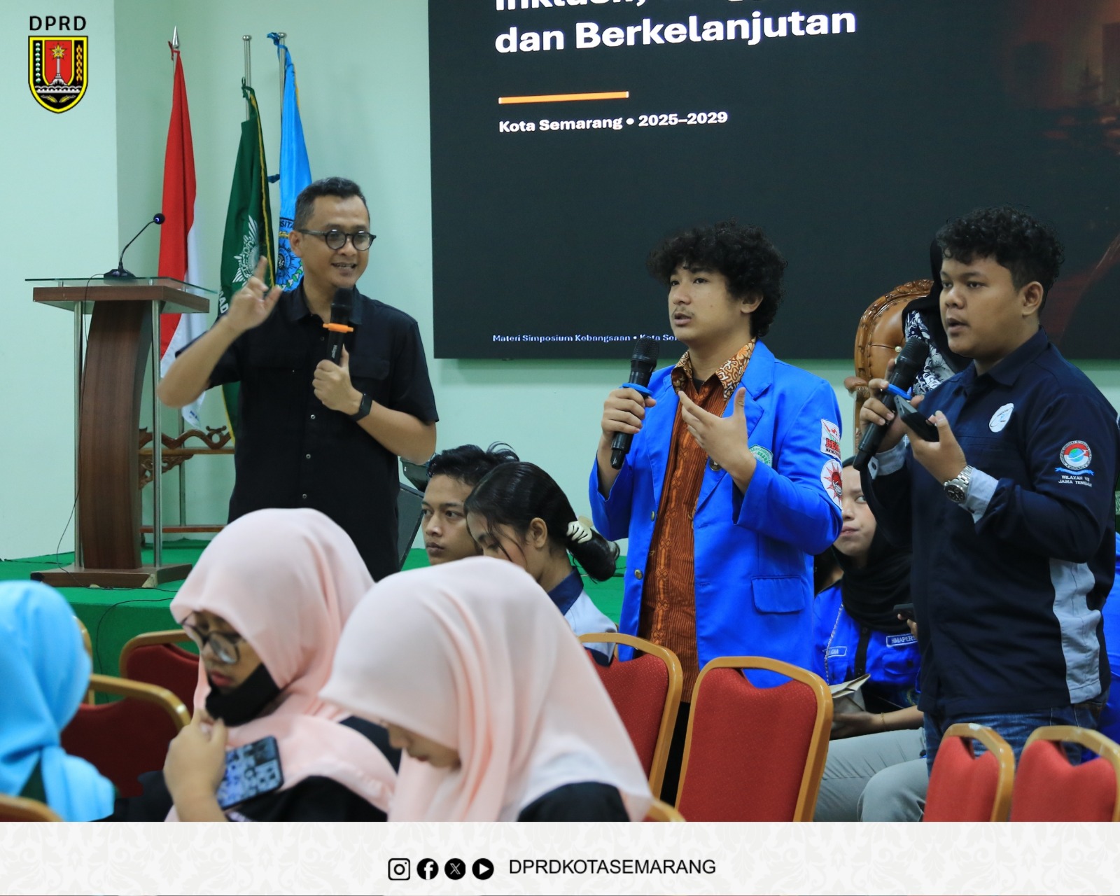Image Berita Anggota DPRD Kota Semarang Ali Umar Dani menghadiri kegiatan Simposium Kebangsaan yang diselenggarakan oleh BEM KM Universitas Muhammadiyah Semarang. 4